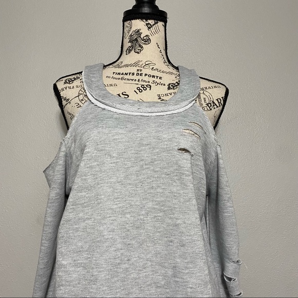 Cezelle Collection Womens Cold Shoulder Long Sleeve Distressed Sweatshirt - Picture 2 of 6